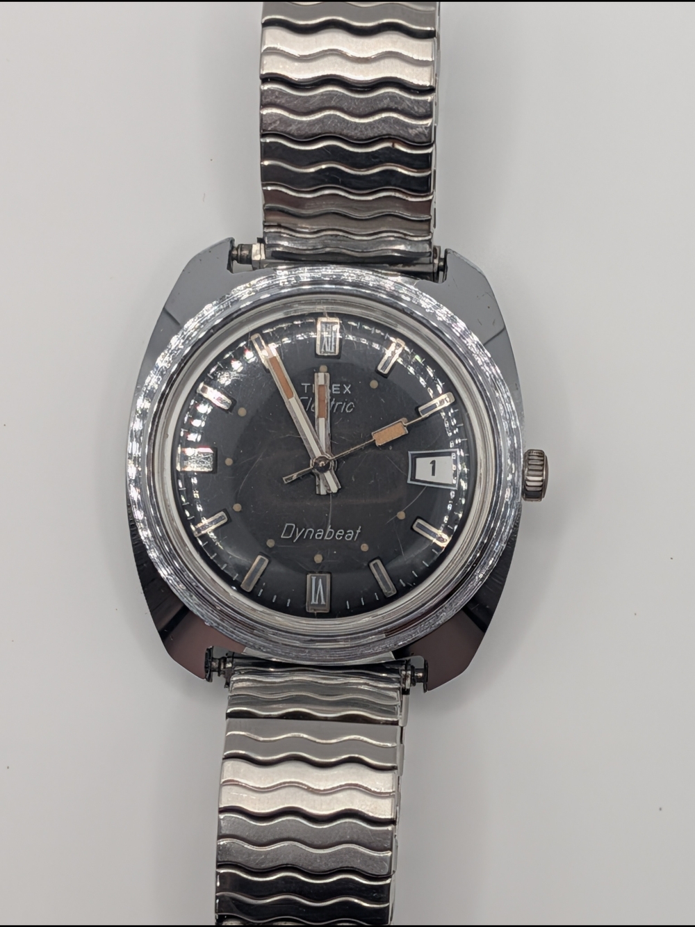Vintage Timex Electric Dynabeat Men's Watch New Battery Runs Date Silver Tone - Picture 3 of 7